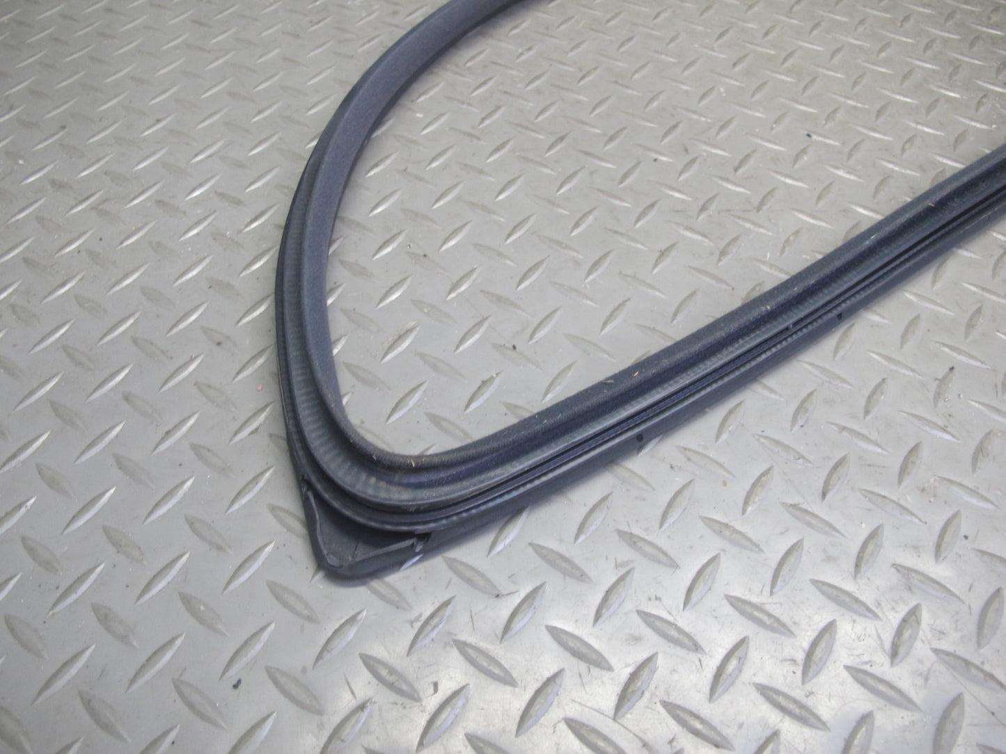 98-05 Lexus JZS160L GS400 GS430 GS300 Front Right Door Weatherstrip Seal OEM