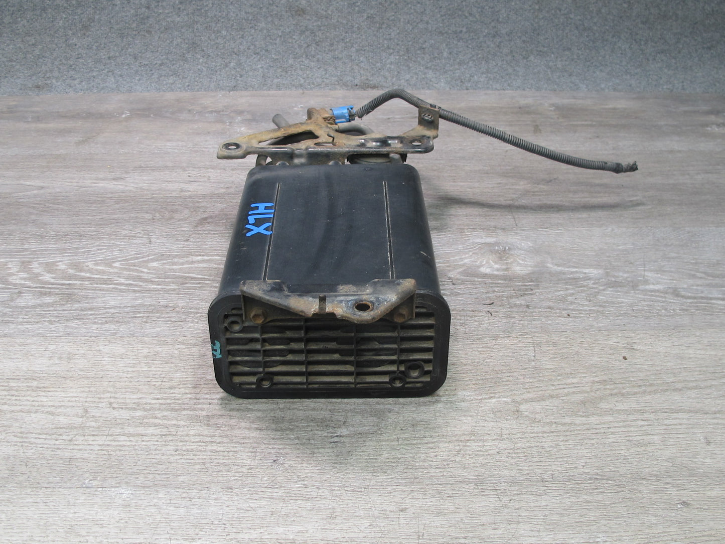 2003-2007 Lexus UZJ100L LX470 Fuel Evap Vapor Charcoal Canister