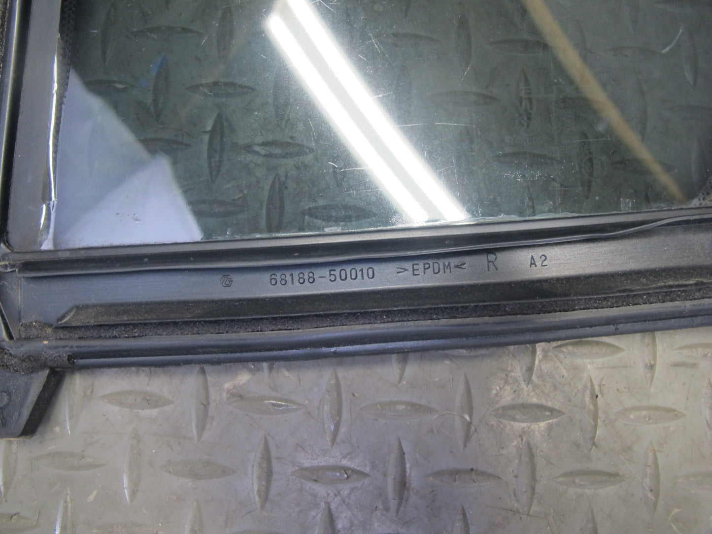 01-06 Lexus UCF30L LS430 Rear Right Door Fixed Glass Window OEM