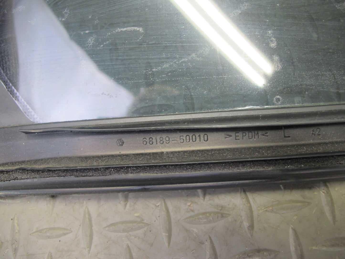 01-06 Lexus UCF30L LS430 Rear Left Door Fixed Glass Window OEM