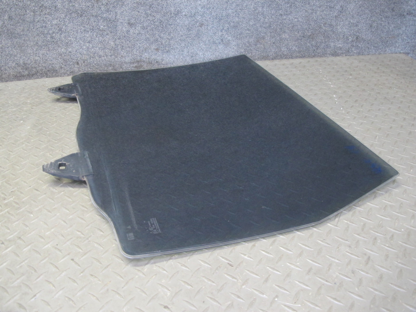 2003-2010 Porsche Cayenne 955 Rear Right Door Glass Window