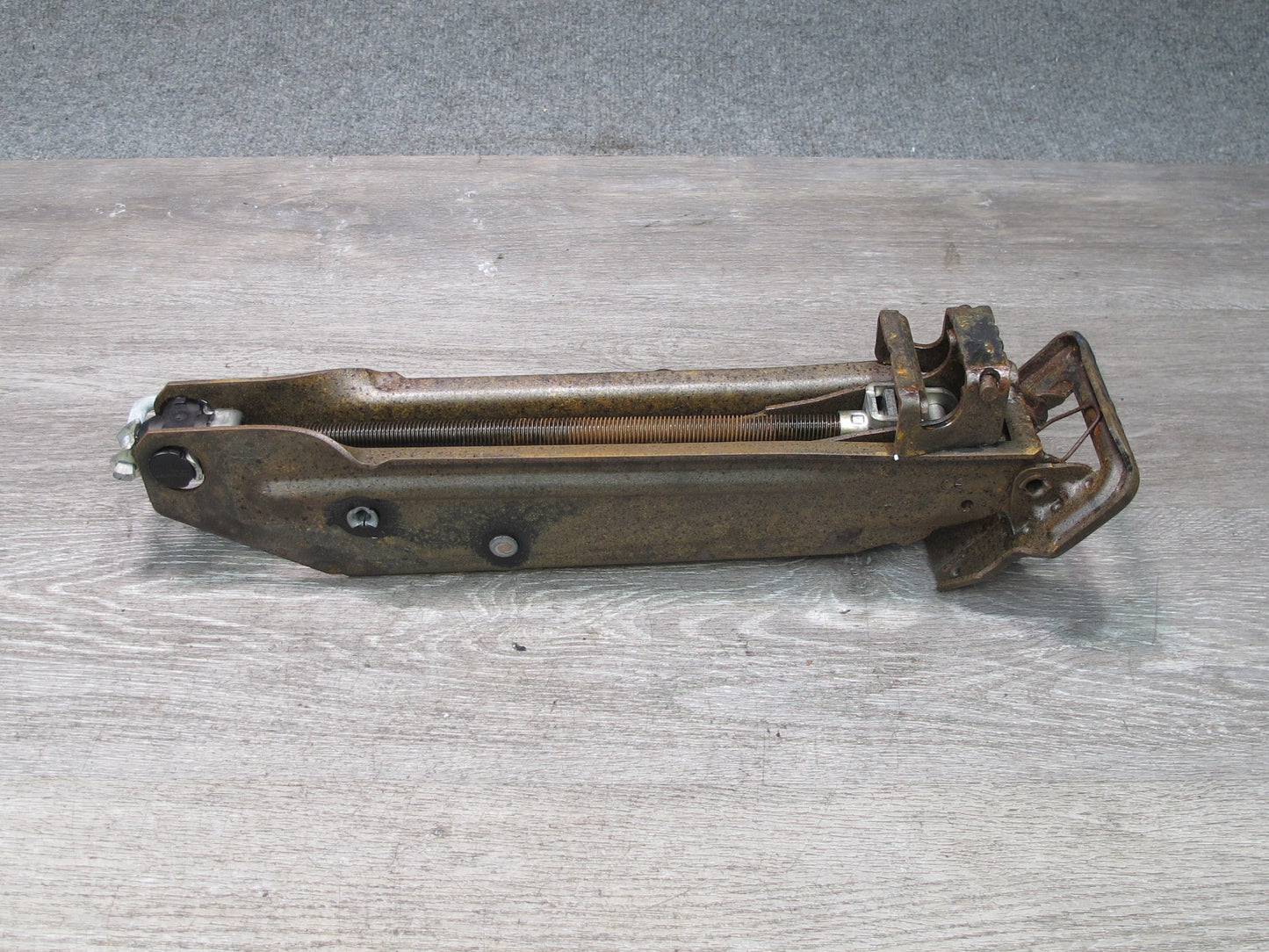 2003-2010 Porsche Cayenne 955 Emergency Spare Tire Lift Jack w Foam Holder