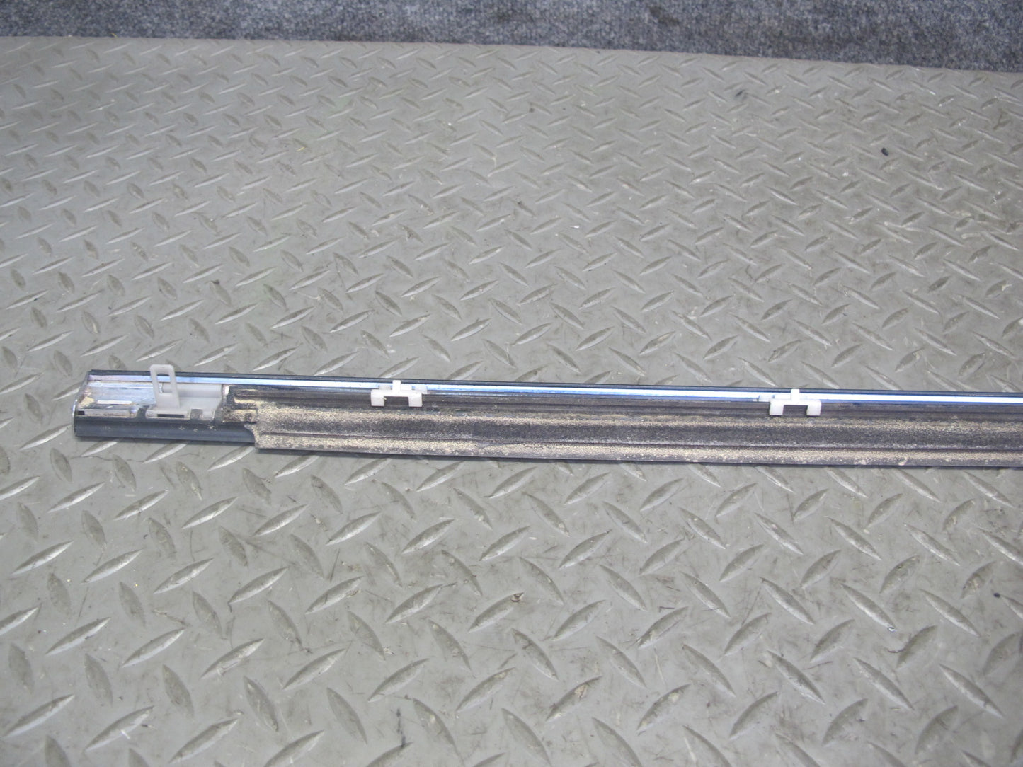 01-06 Lexus UCF30L LS430 Front Right Passenger Door Weatherstrip Molding OEM