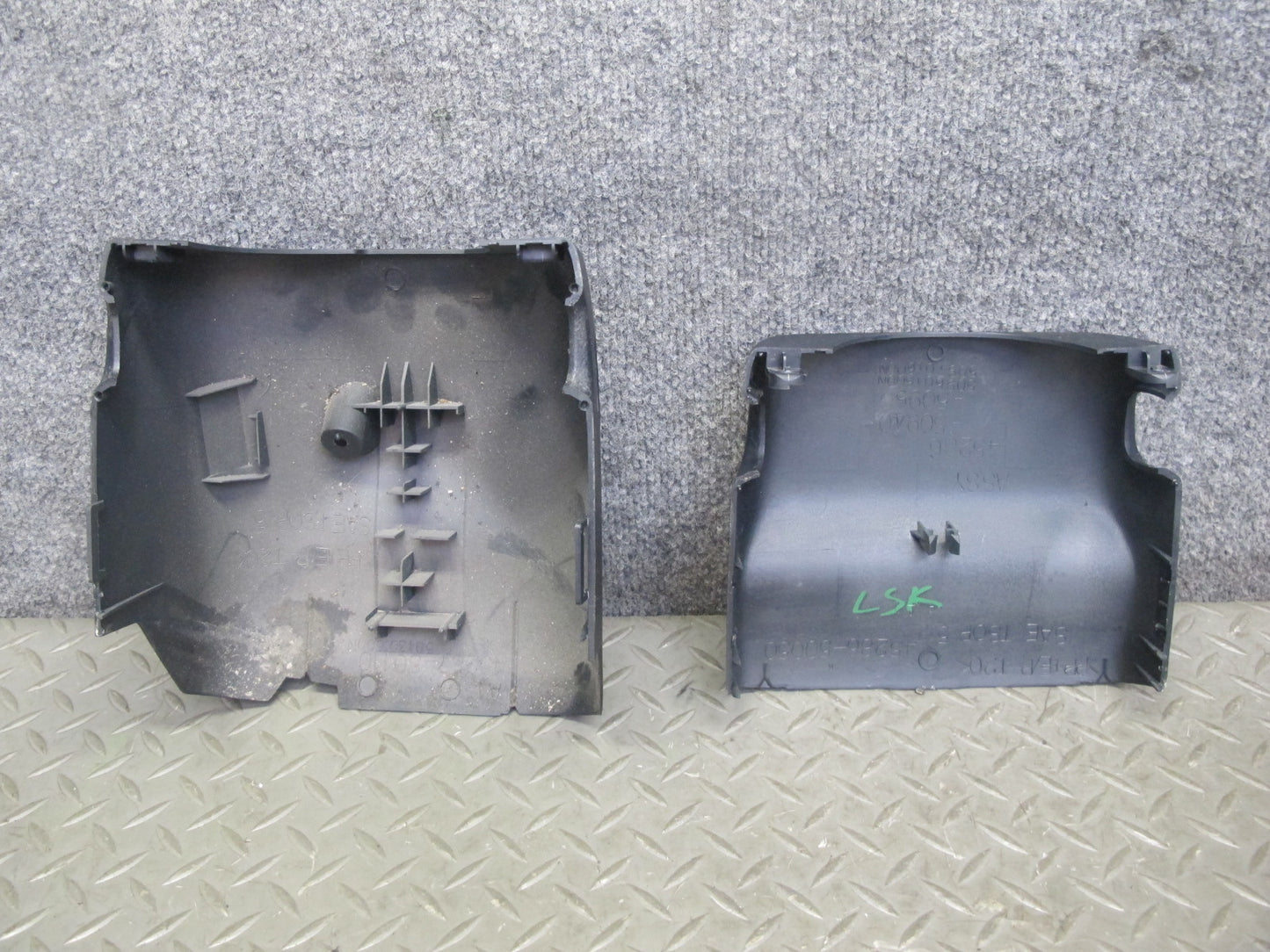 01-06 Lexus UCF30L LS430 Steering Column Trim Cover Panel Assembly Black OEM