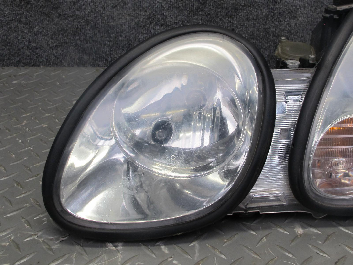 98-05 Lexus JZS160L GS300 GS430 Front Left Halogen Headlight Lamp OEM