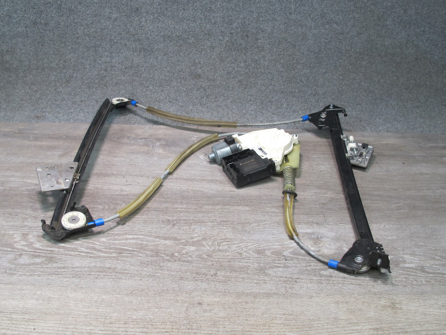 2005-2012 Porsche 911 997 Left Door Window Regulator w Motor 99762418102