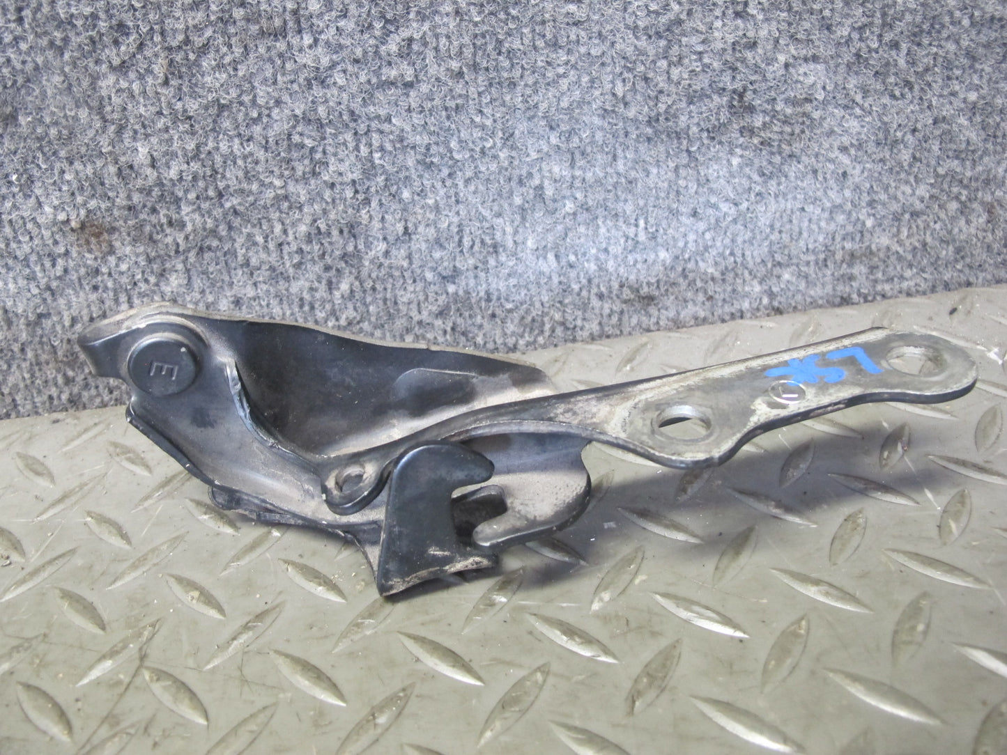 01-06 Lexus UCF30L LS430 Set of 2 Front Left & Right Hood Hinge OEM