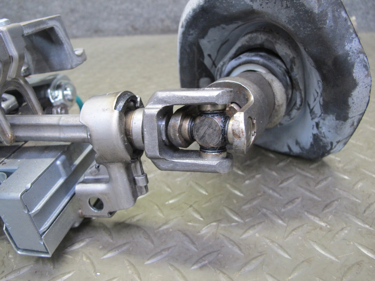 2003-2006 Porsche Cayenne 955 Steering Column  Shaft Assembly 4E0905852E