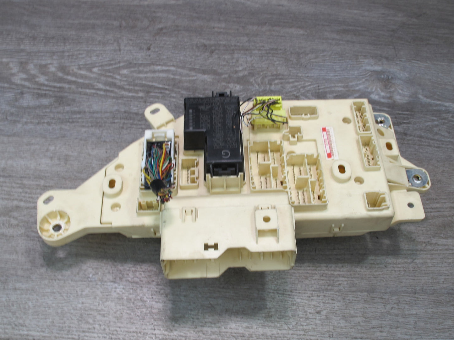 2003-2007 Lexus UZJ100L LX470 Dash Front Right Junction Cabin Fuse Relay Box