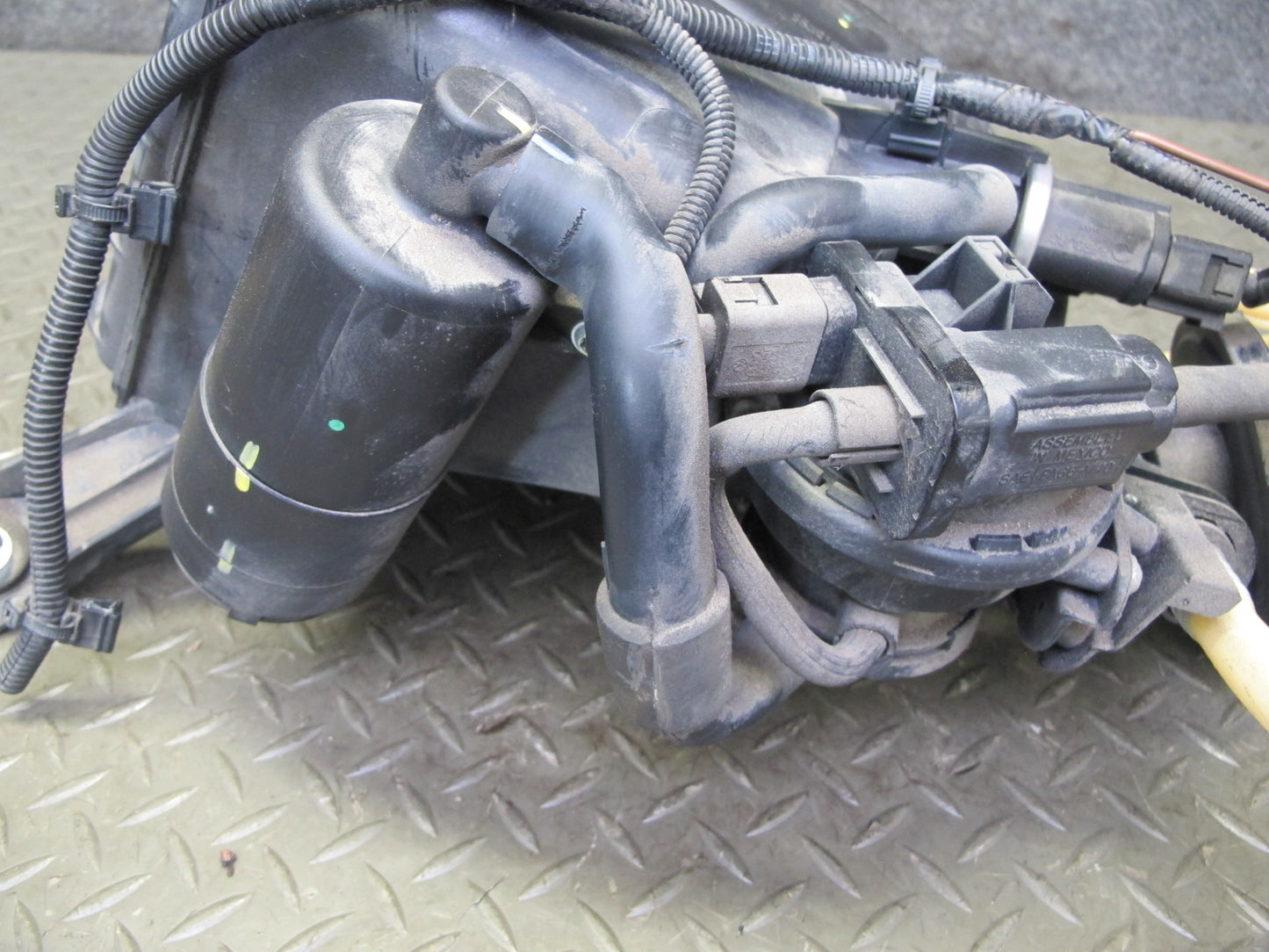 2003-2010 Porsche Cayenne 955 Fuel Evap Vapor Charcoal Canister 7L0201801L