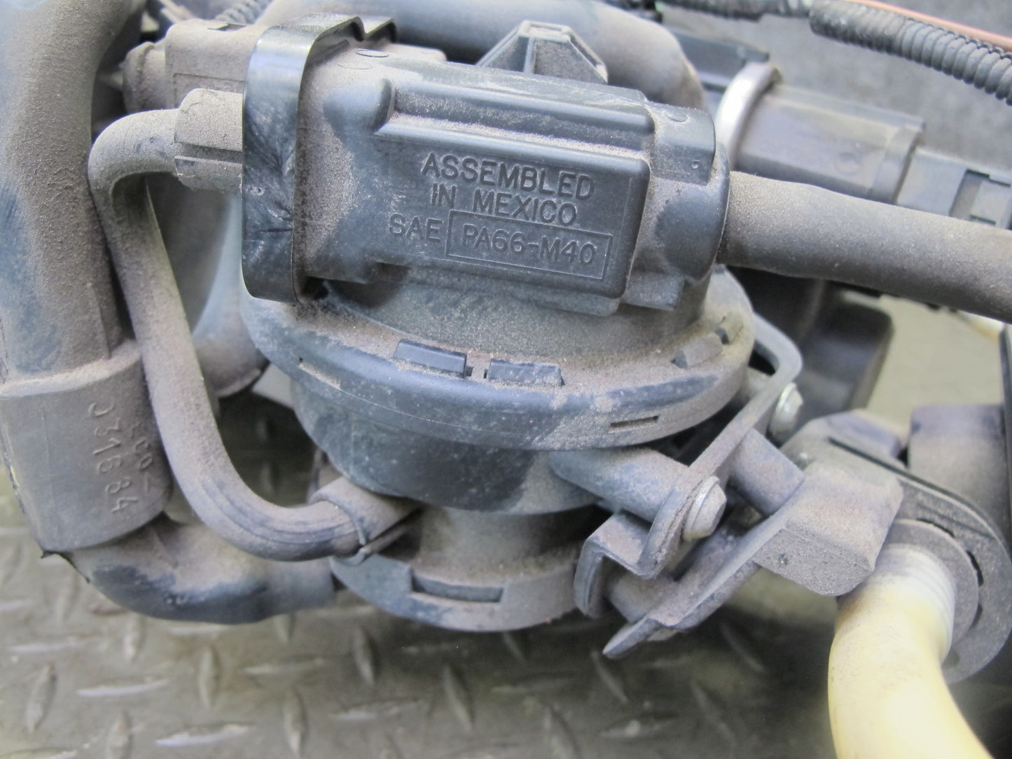2003-2010 Porsche Cayenne 955 Fuel Evap Vapor Charcoal Canister 7L0201801L