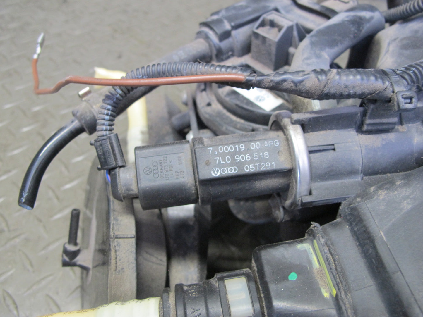 2003-2010 Porsche Cayenne 955 Fuel Evap Vapor Charcoal Canister 7L0201801L