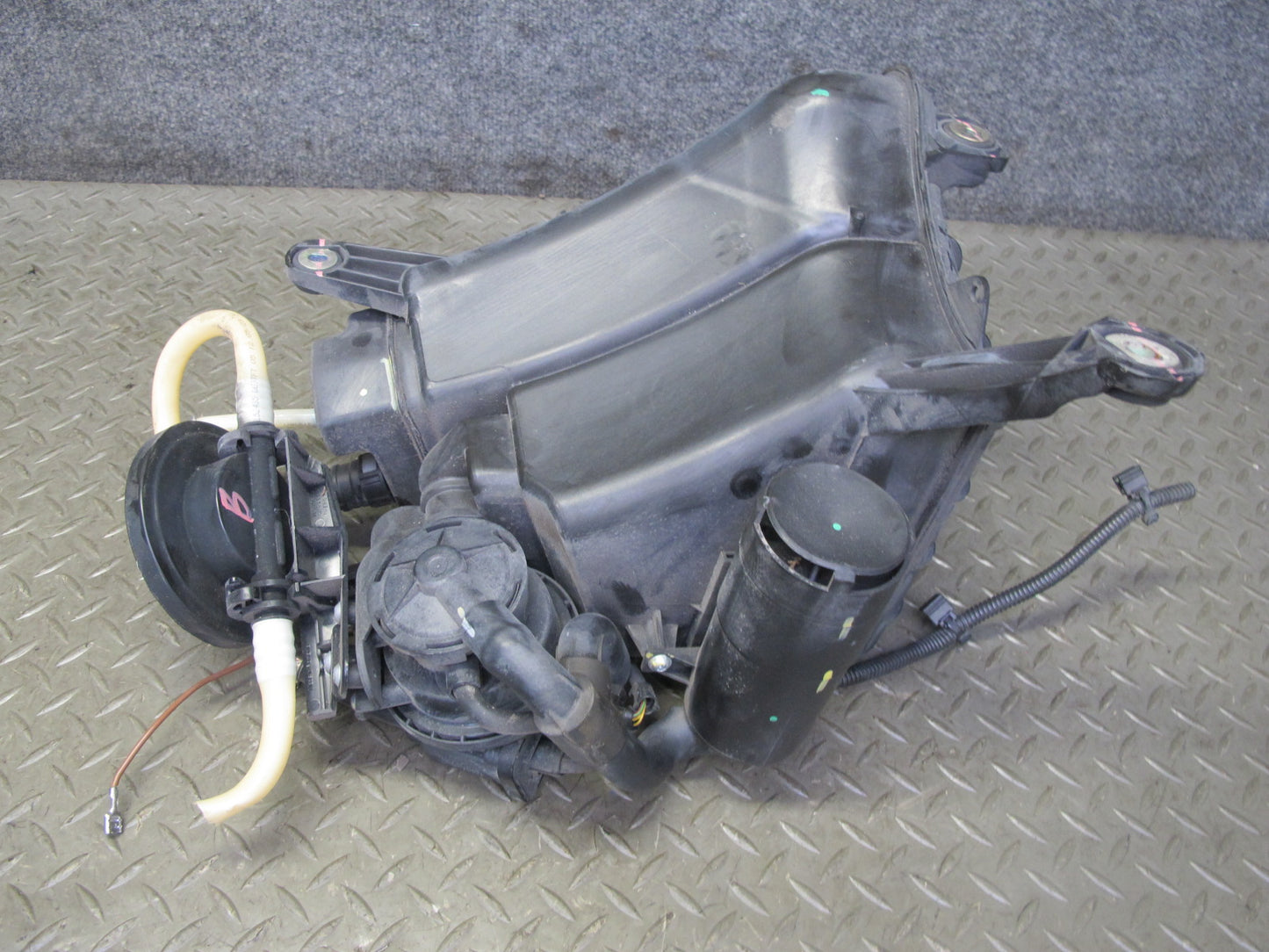 2003-2010 Porsche Cayenne 955 Fuel Evap Vapor Charcoal Canister 7L0201801L