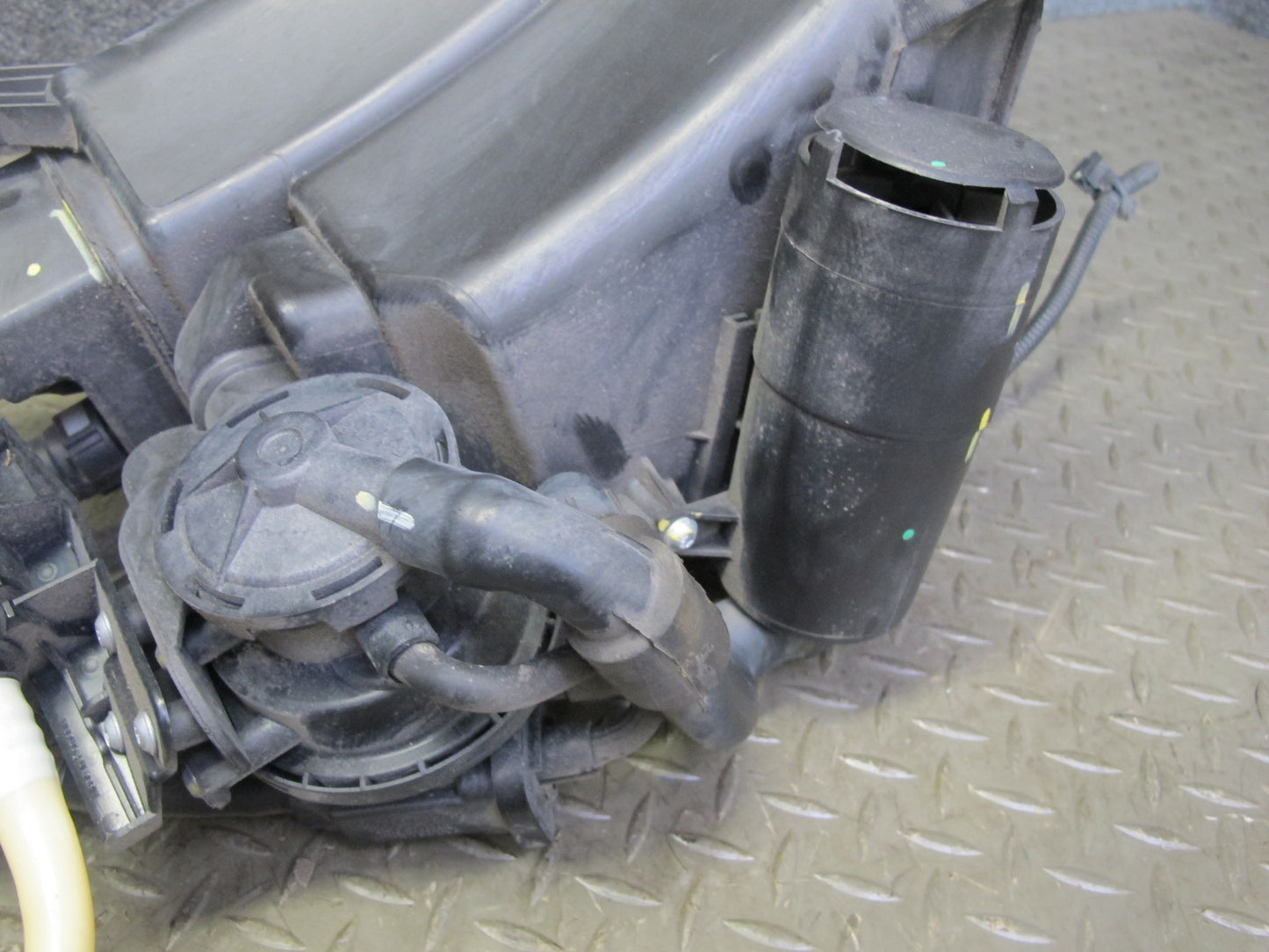 2003-2010 Porsche Cayenne 955 Fuel Evap Vapor Charcoal Canister 7L0201801L