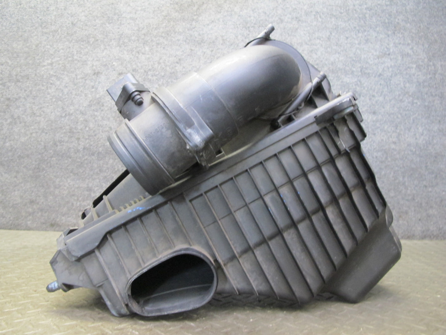 2003-2006 Porsche Cayenne 955 Turbo Left Air Intake Cleaner Filter Box w Sensor