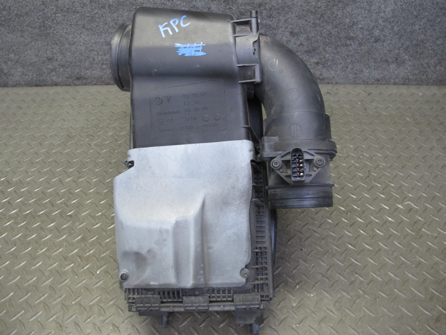 2003-2006 Porsche Cayenne 955 Turbo Left Air Intake Cleaner Filter Box w Sensor
