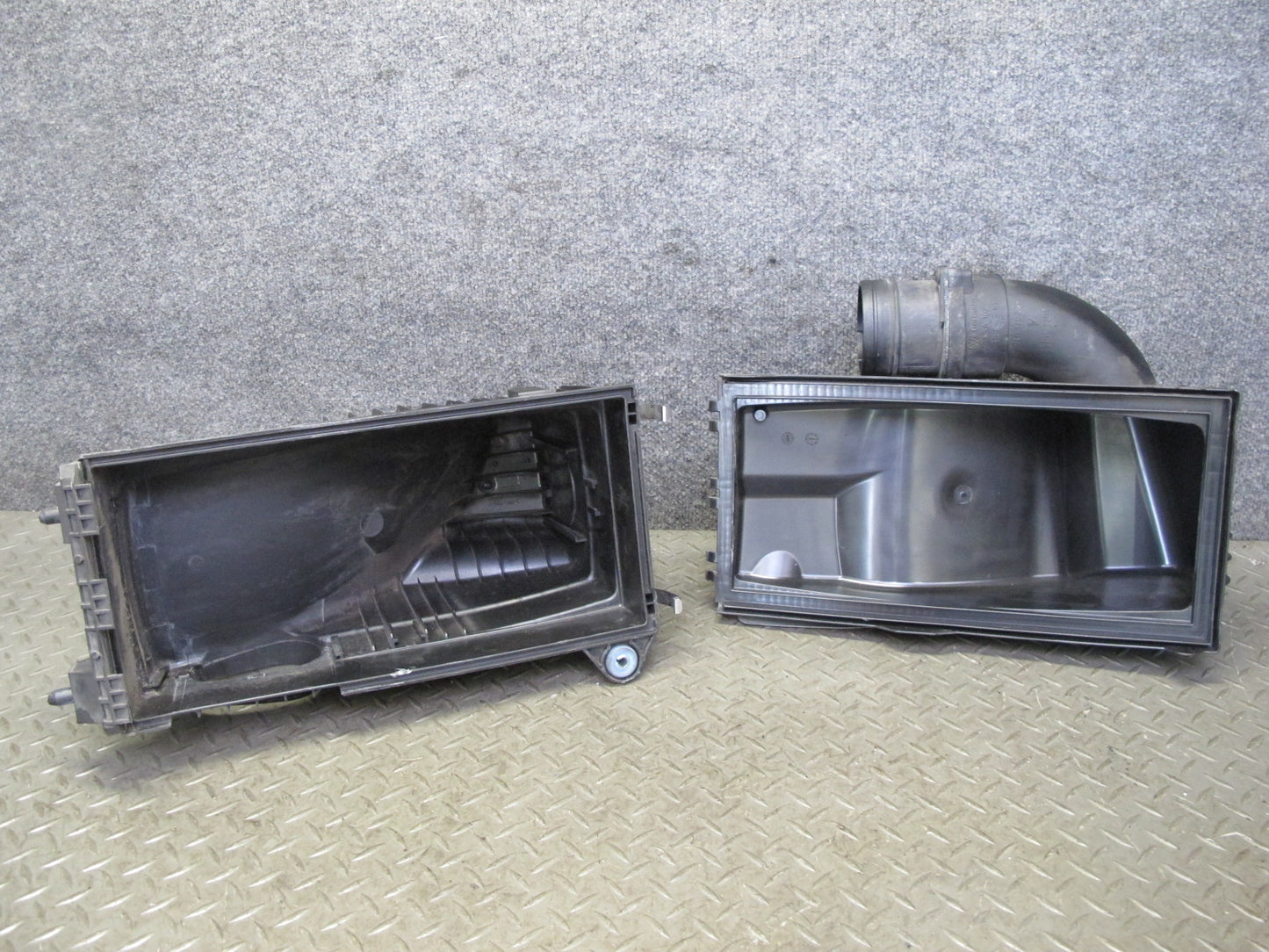 2003-2006 Porsche Cayenne 955 Turbo Left Air Intake Cleaner Filter Box w Sensor