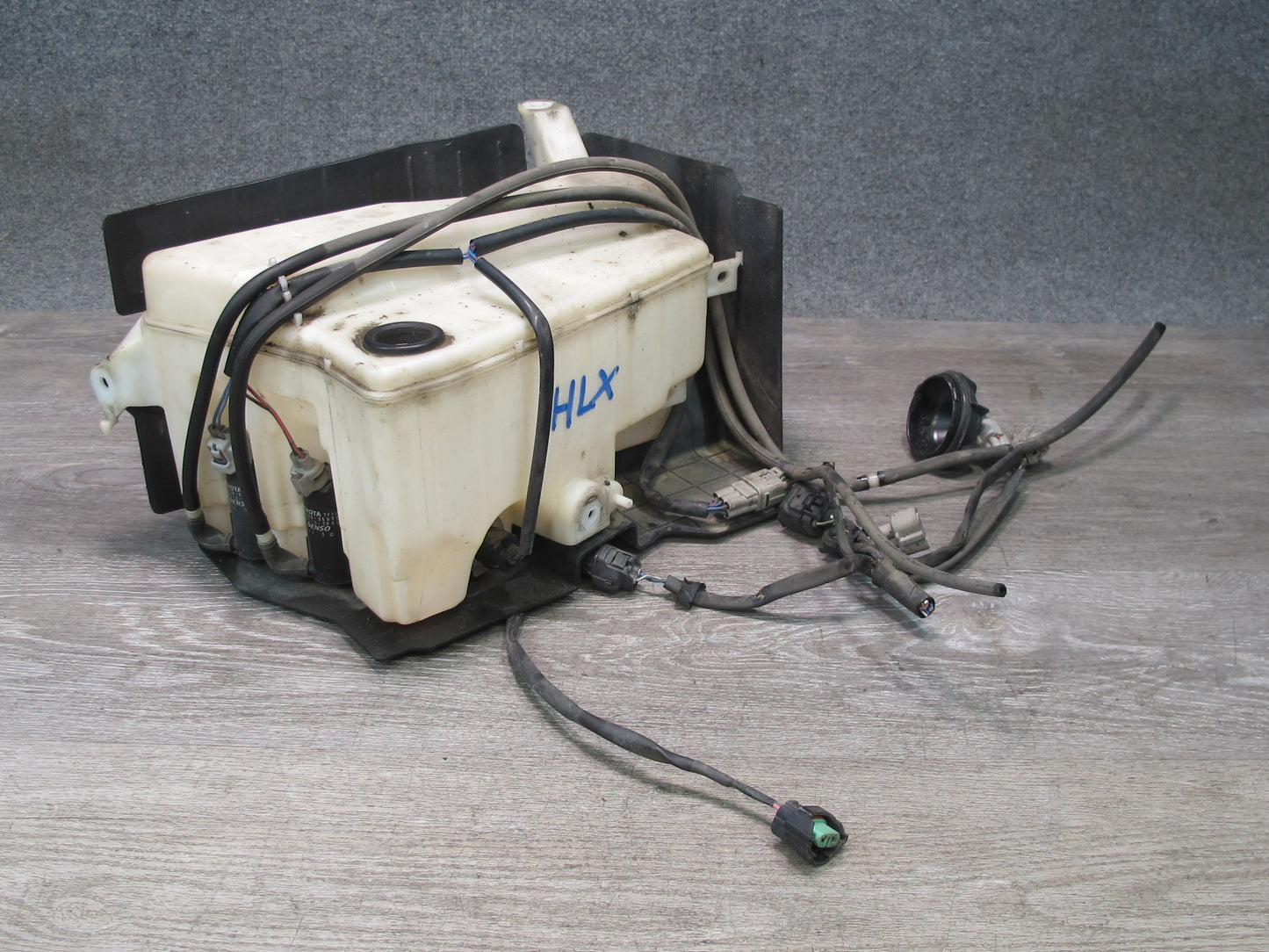 1998-2007 Lexus UZJ100L LX470 Windshield Washer Fluid Reservoir Tank Neck Pump