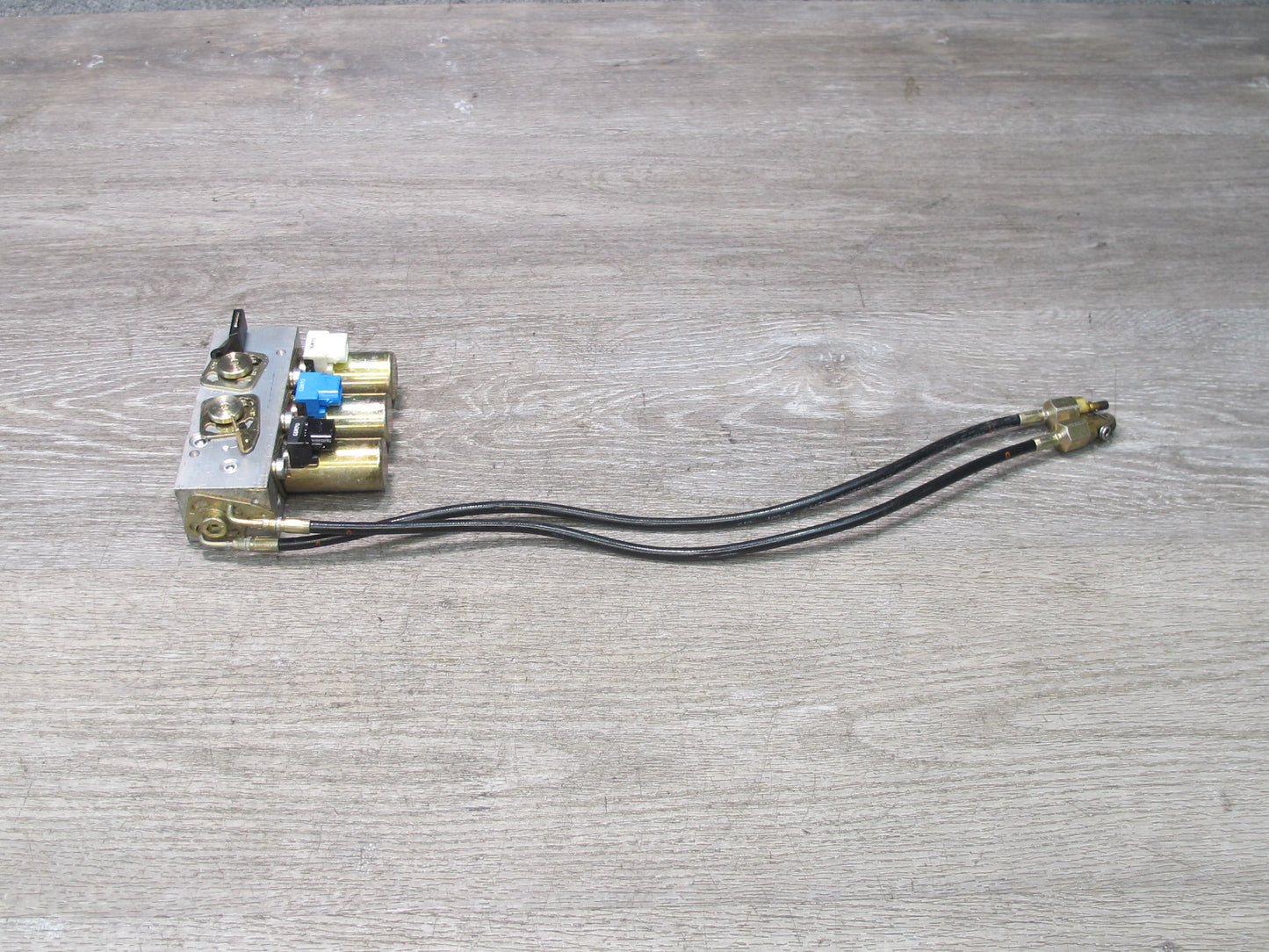 01-06 BMW E46 3-SERIES Convertible TOP Roof Hydraulic Valve Control Block OEM