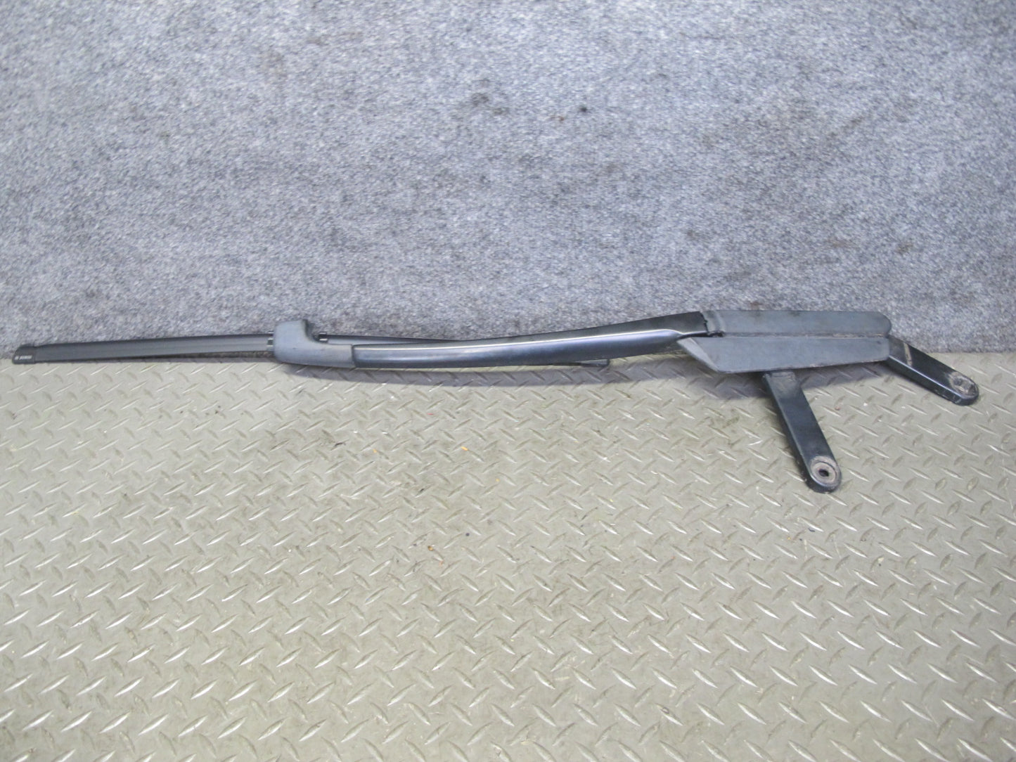 2003-2006 Porsche Cayenne 955 Front Windshield Left & Right Wiper Arm Set of 2