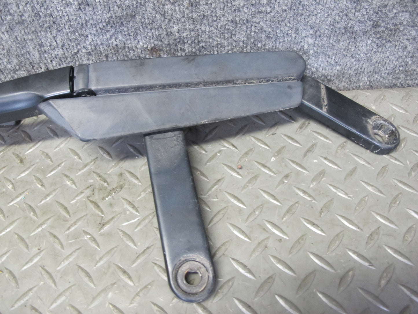 2003-2006 Porsche Cayenne 955 Front Windshield Left & Right Wiper Arm Set of 2