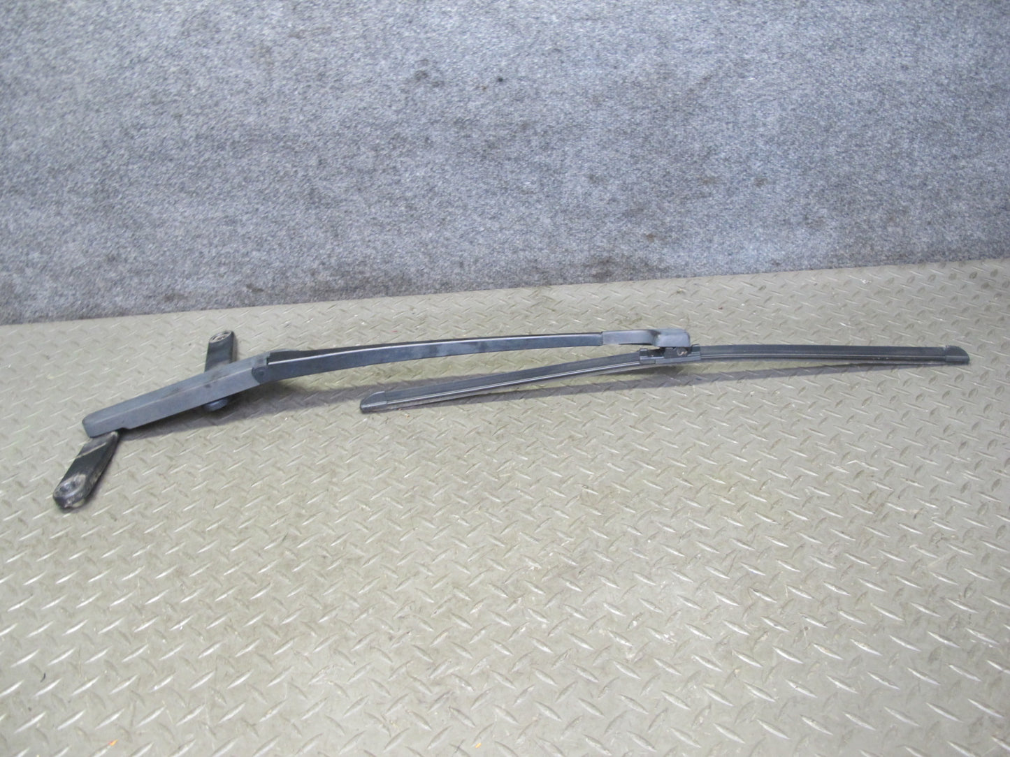 2003-2006 Porsche Cayenne 955 Front Windshield Left & Right Wiper Arm Set of 2