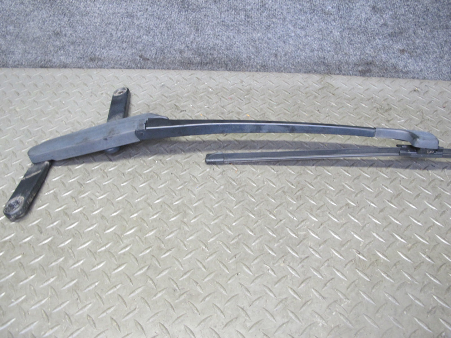 2003-2006 Porsche Cayenne 955 Front Windshield Left & Right Wiper Arm Set of 2