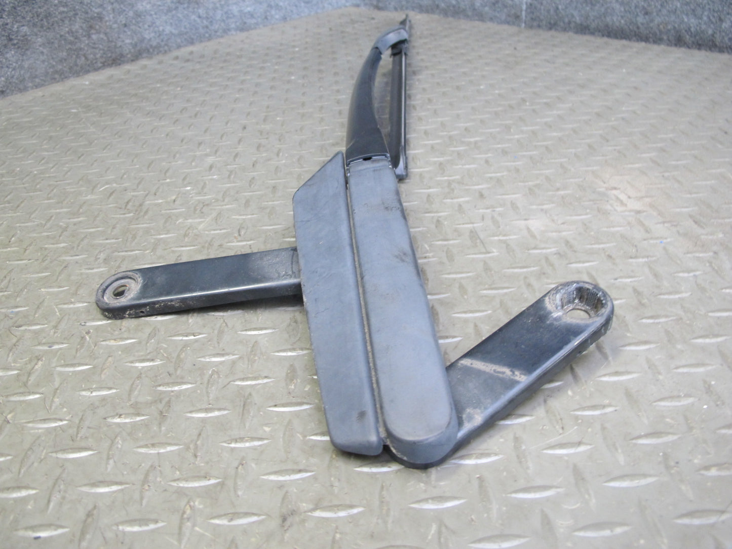 2003-2006 Porsche Cayenne 955 Front Windshield Left & Right Wiper Arm Set of 2