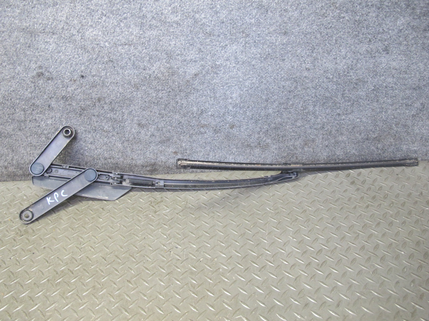 2003-2006 Porsche Cayenne 955 Front Windshield Left & Right Wiper Arm Set of 2