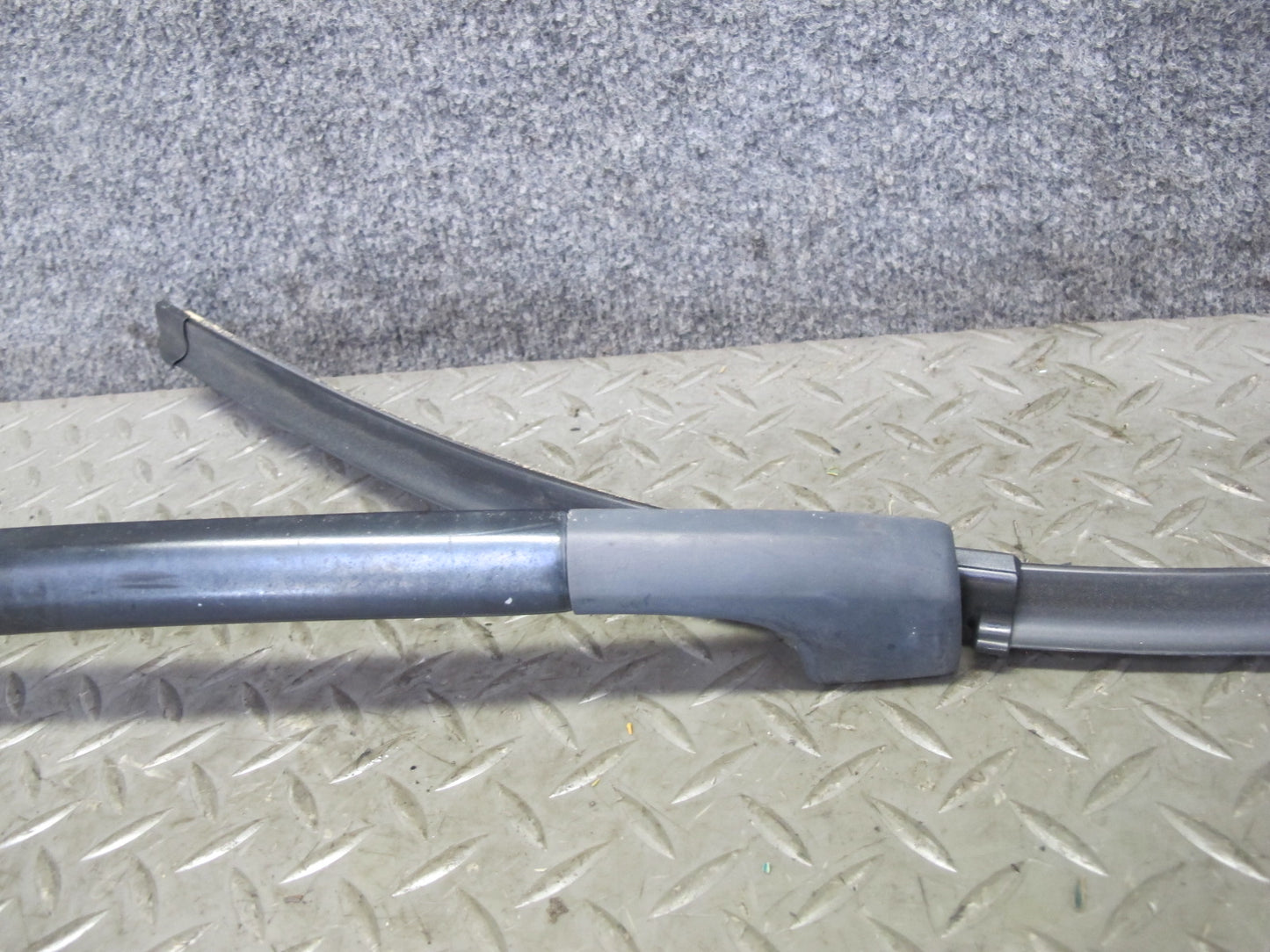 2003-2006 Porsche Cayenne 955 Front Windshield Left & Right Wiper Arm Set of 2