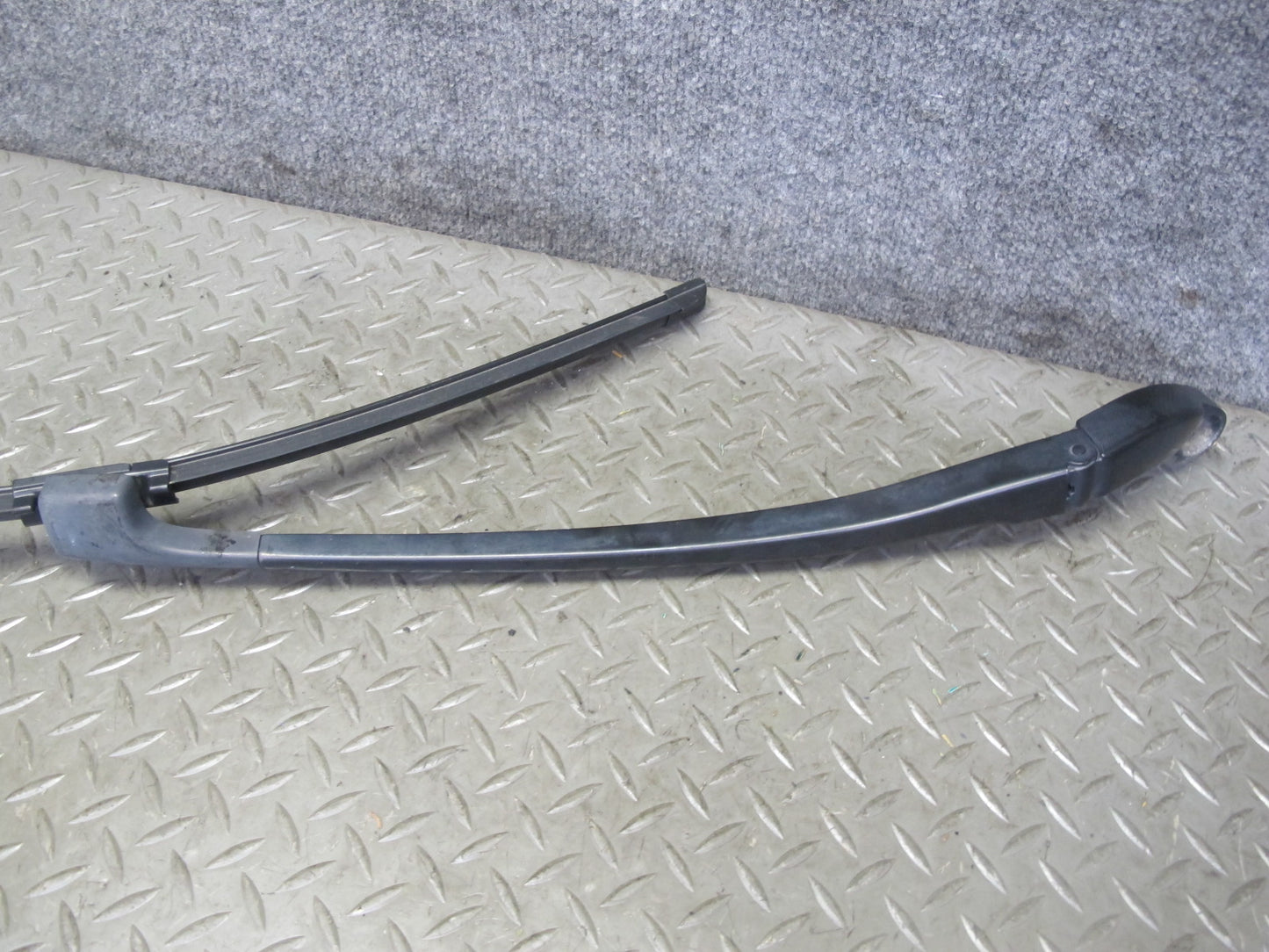 2003-2006 Porsche Cayenne 955 Front Windshield Left & Right Wiper Arm Set of 2