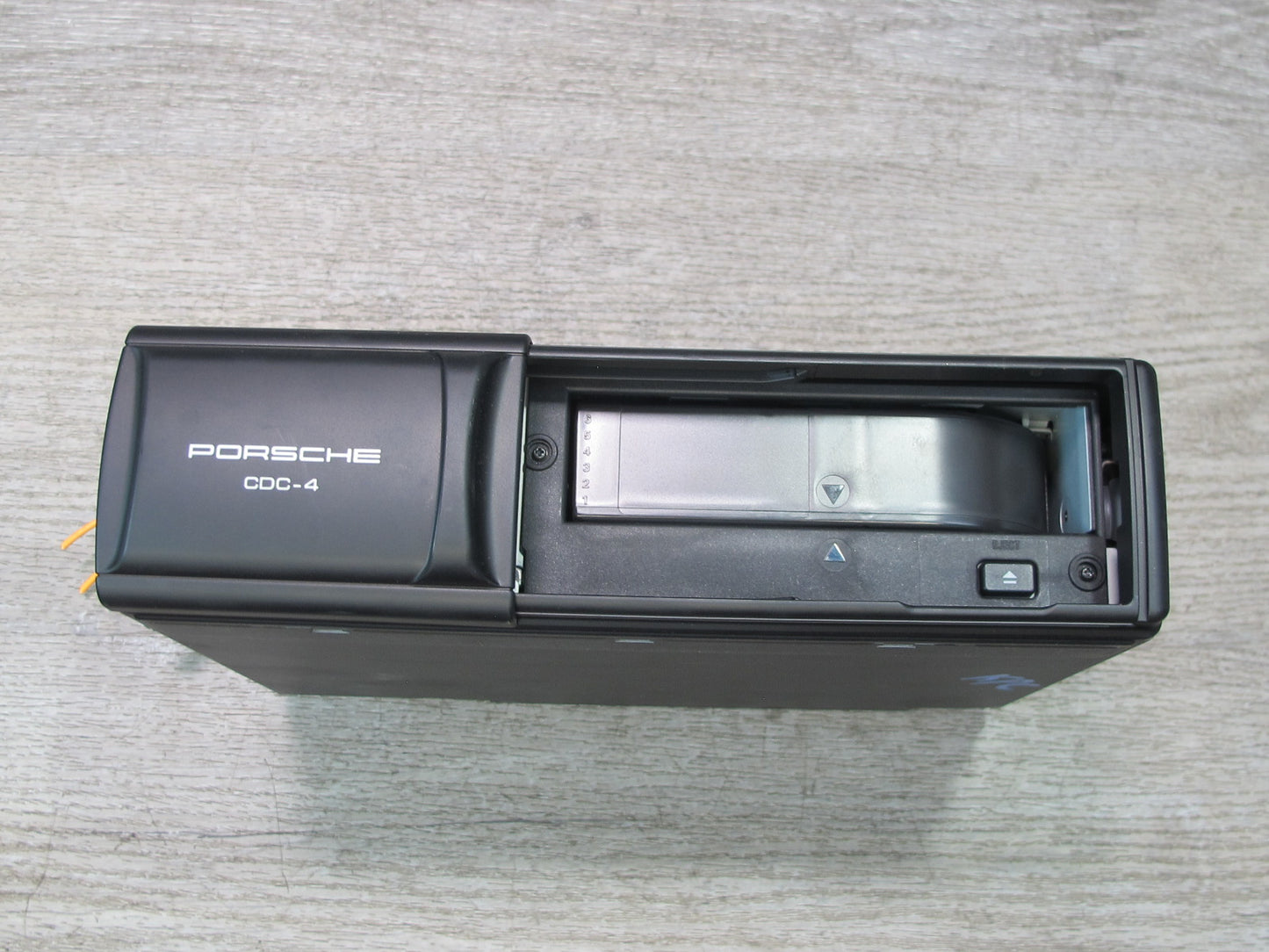 2003-2010 Porsche Cayenne 955 CD Changer Player w Magazine 7L5035111D