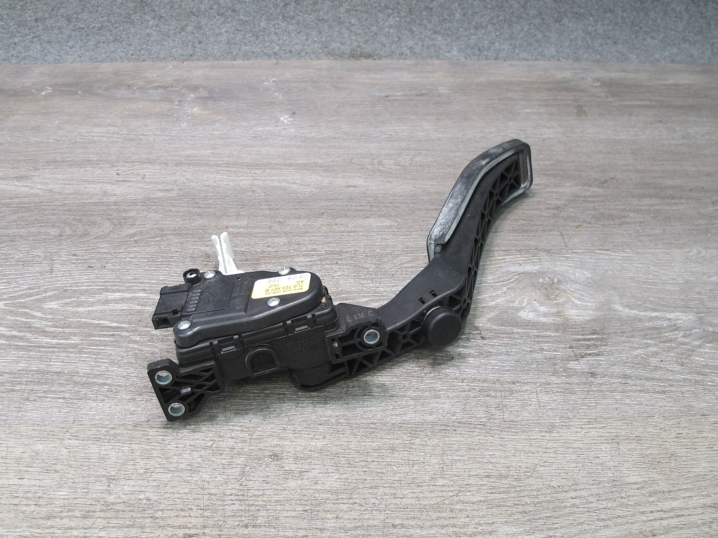2003-2006 Porsche Cayenne 955 Gas Acceleration Pedal 7L0723507B