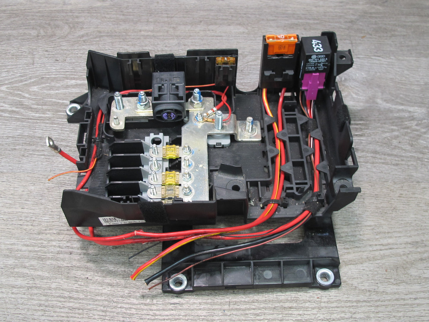 2003-2006 Porsche Cayenne 955 Main Fuse Relay Junction Box 7L0937548C