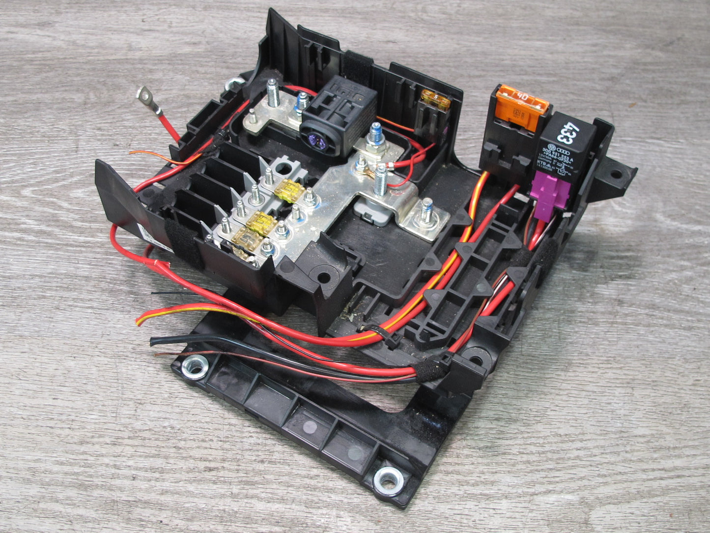 2003-2006 Porsche Cayenne 955 Main Fuse Relay Junction Box 7L0937548C