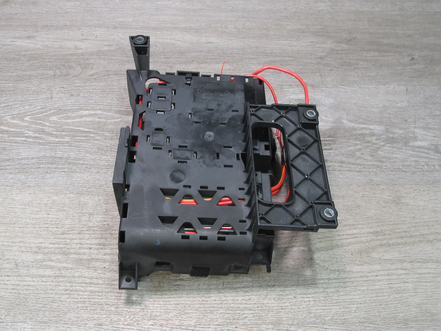 2003-2006 Porsche Cayenne 955 Main Fuse Relay Junction Box 7L0937548C