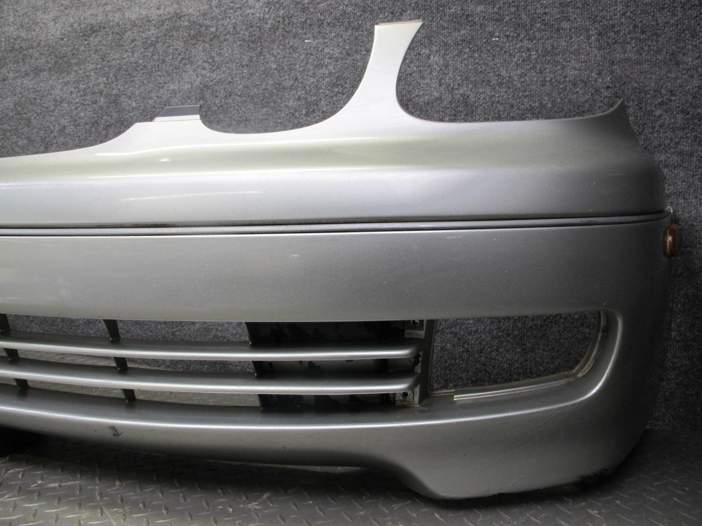 98-05 Lexus JZS160L GS400 GS430 GS300 Front Bumper Cover w Grille Silver OEM