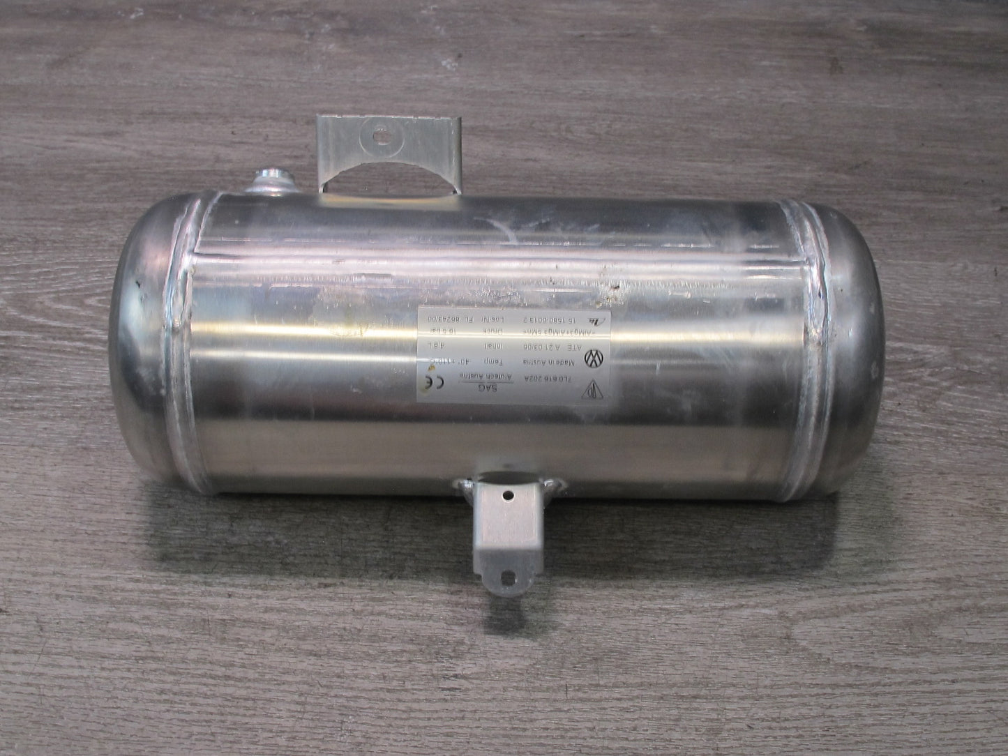 2003-2010 Porsche Cayenne 955 Air Suspension Pressure Tank Accumulator