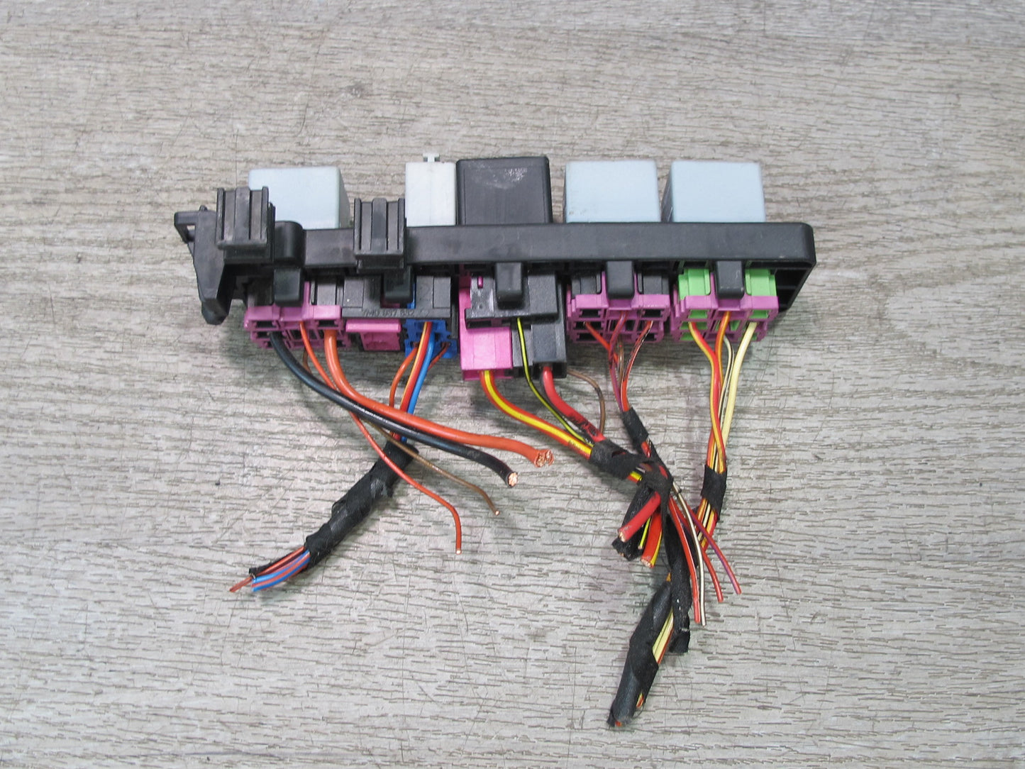 2008 VW Golf R32 MK5 R GTI Rabbit EOS Interior Fuse Relay w Holder OEM