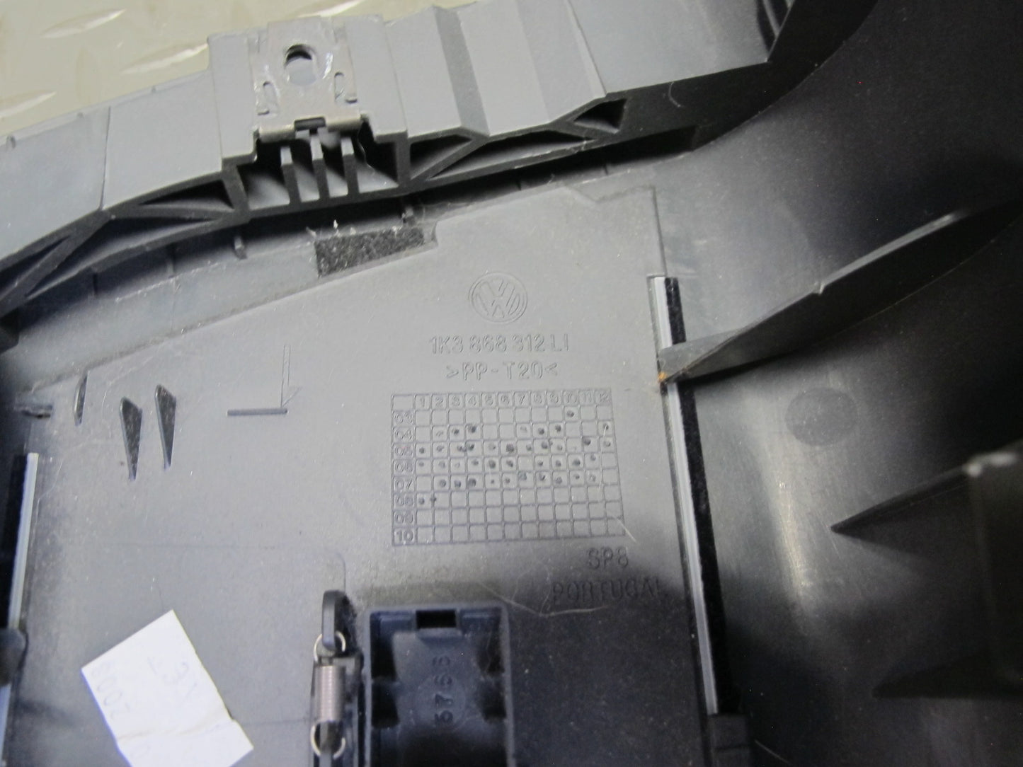 06-09 VW Rabbit Golf GTI R32 2-DR Left & Right B Pillar Trim Cover Panel Set OEM