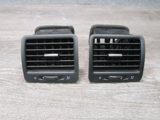 06-09 VW Rabbit GTI R32 Set of 2 Front Dash Left & Right A/C Air Vent Grille OEM