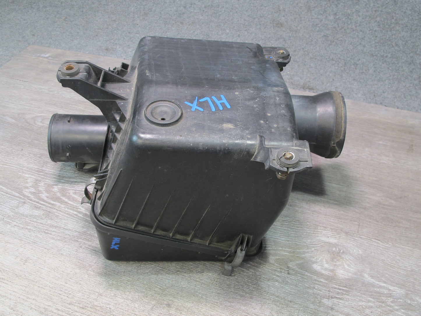 2003-2007 Lexus UZJ100L LX470 Engine Air Intake Cleaner Filter Box Housing