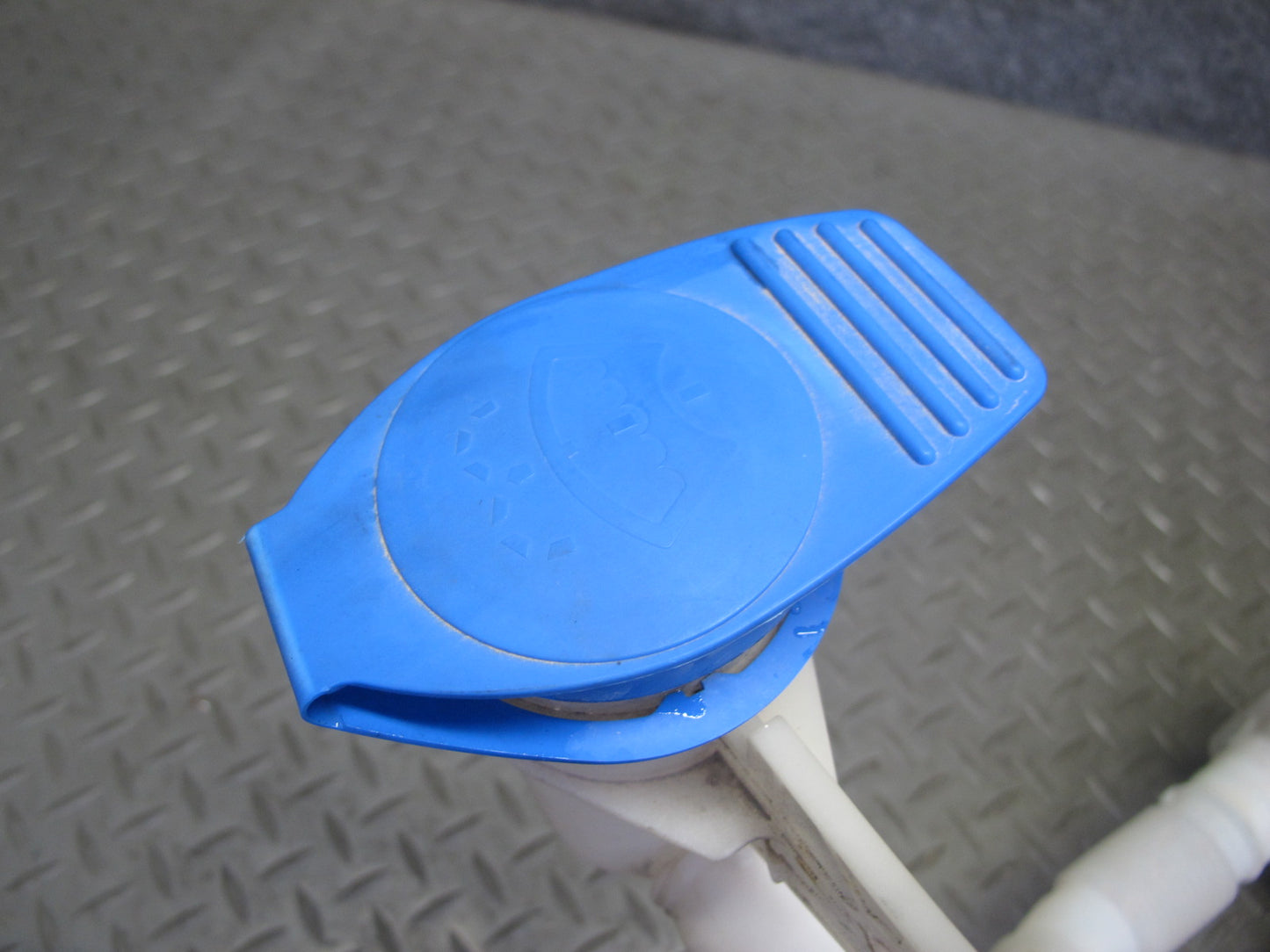 06-09 VW Golf MK5 R32 Windshield Washer Fluid Reservoir Tank w Pump OEM
