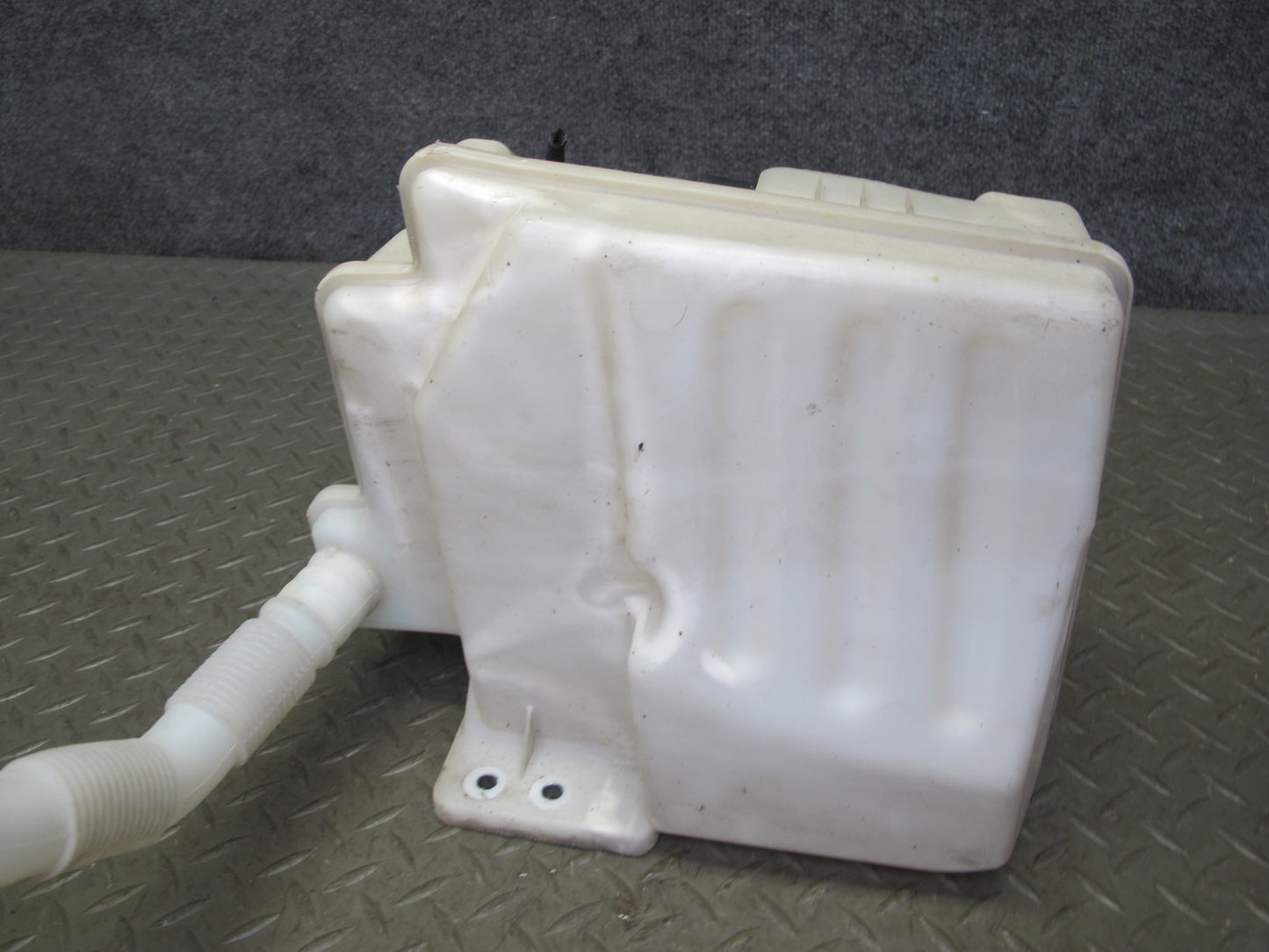 06-09 VW Golf MK5 R32 Windshield Washer Fluid Reservoir Tank w Pump OEM