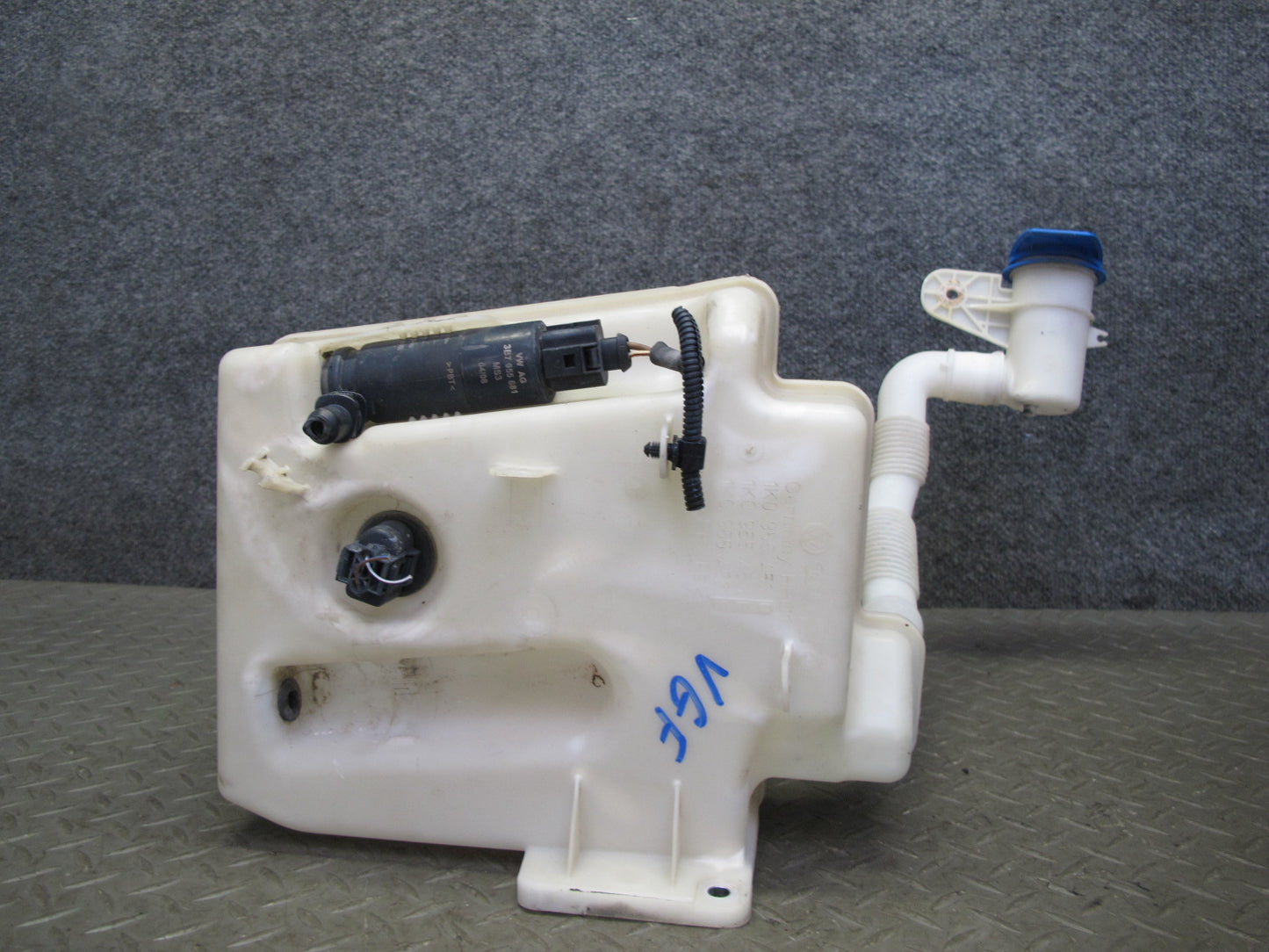 06-09 VW Golf MK5 R32 Windshield Washer Fluid Reservoir Tank w Pump OEM