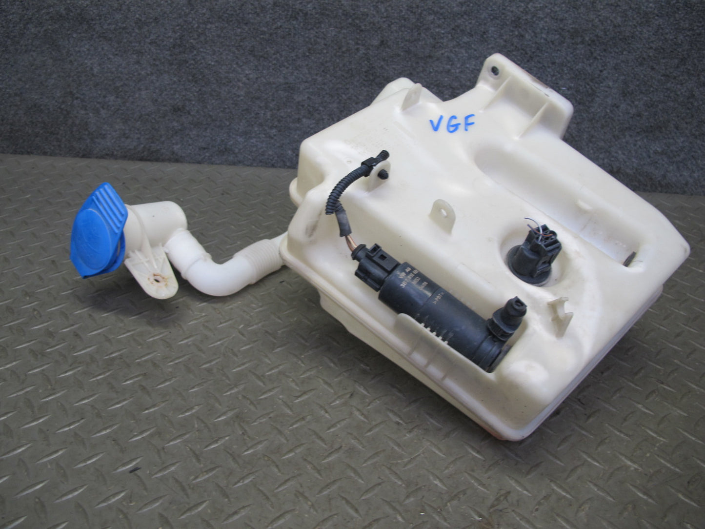 06-09 VW Golf MK5 R32 Windshield Washer Fluid Reservoir Tank w Pump OEM