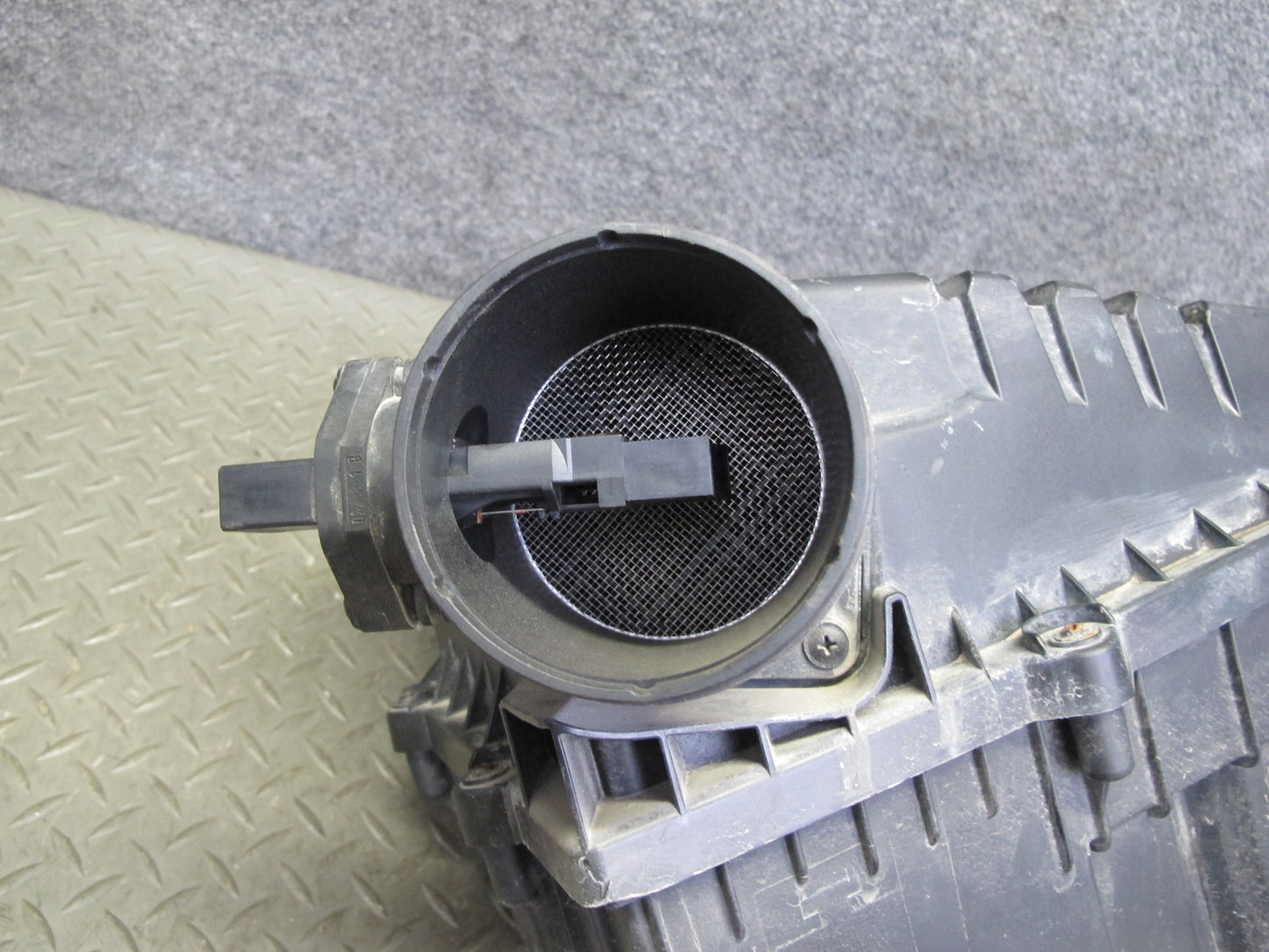 2008 VW Golf MK5 R32 3.2L Set Intake Cleaner Filter Box & Air Flow Sensor OEM
