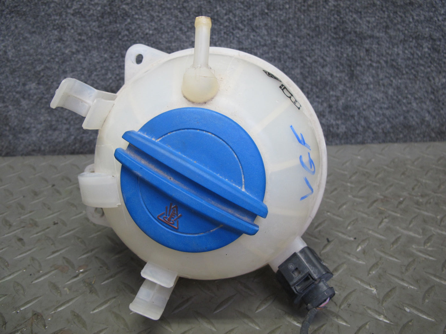 2008 VW Golf R32 MK5 VR6 Engine Coolant Expansion Overflow Reservoir Tank OEM