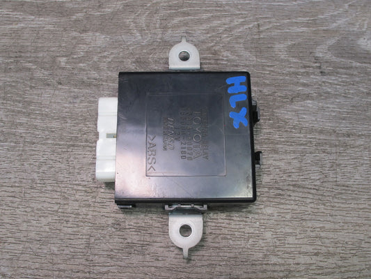 1998-2007 Lexus UZJ100L LX470 Antenna Relay Control Module Unit 85914-60070