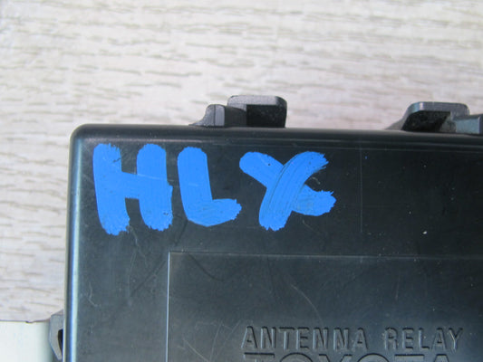 1998-2007 Lexus UZJ100L LX470 Antenna Relay Control Module Unit 85914-60070